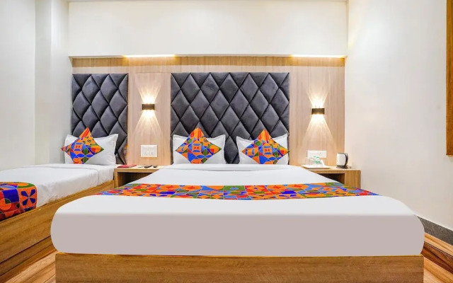Fabhotel Riza International