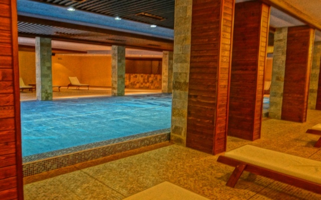 Grand Royale Apartment Complex & Spa