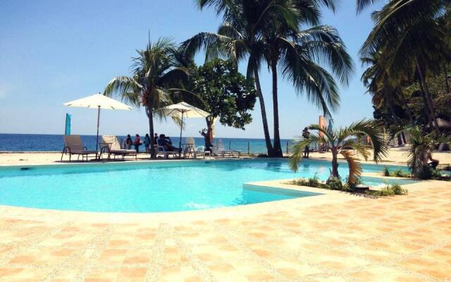 Cebu Club Fort Med Resort