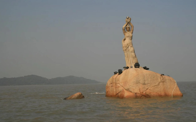 Zhuhai Holiday Resort Hotel - Light Inn