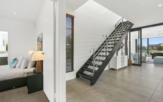 Fabulous Home With Swimming Pool