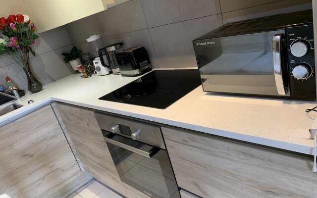 Charming 2-bed Apartment in Kingston Upon Thames