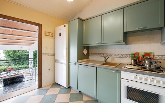 Amazing Home in Ravni with Hot Tub, WiFi & 1 Bedrooms