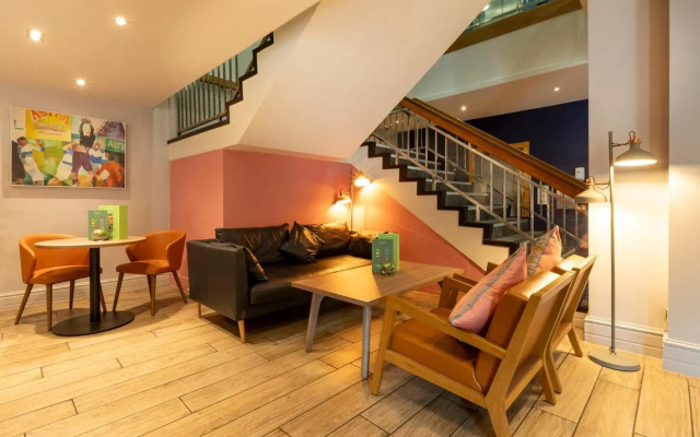 Holiday Inn Cardiff City Centre by IHG