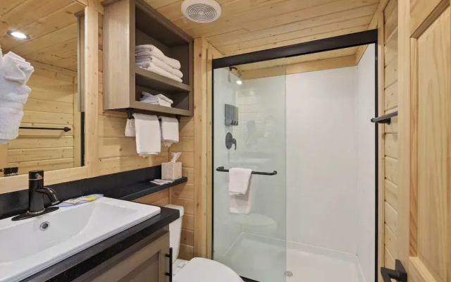 Luxury Tiny Home King Room