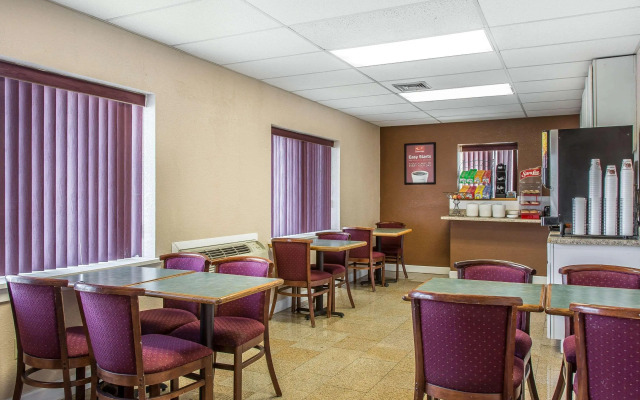 Econo Lodge Cranston - Providence