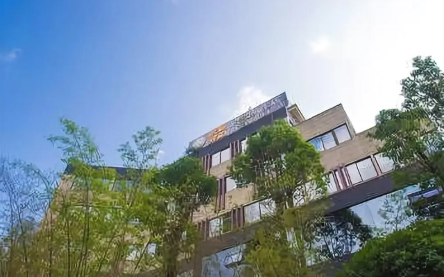 Qiliping Peninsula Hotel