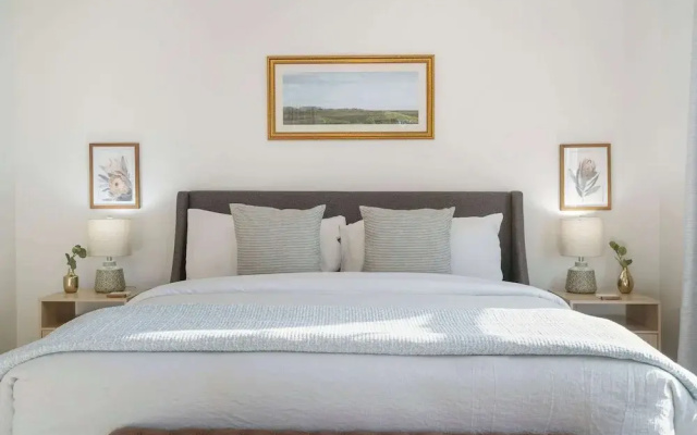 New Lakeview Penthouse - Amenities Galore!