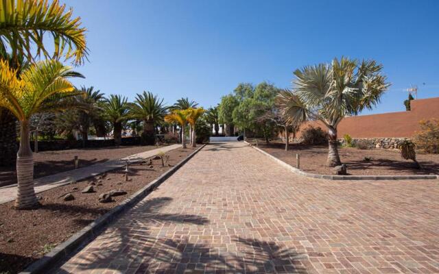 Oasis Villa with swimming pool in 4000m2 garden