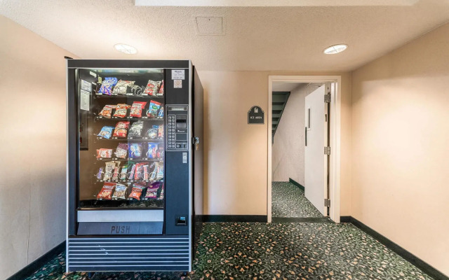 Motel 6 Hazelwood, MO