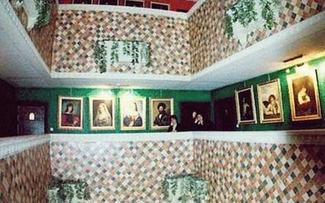 Acacia Hotel & Suites