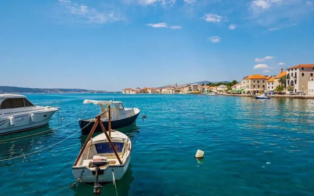 Modern Luxury 2-bedroom apt With Balcony & Patio