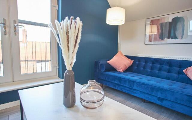 Host Stay Guillemot House