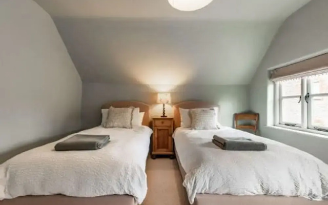 Host Stay White End