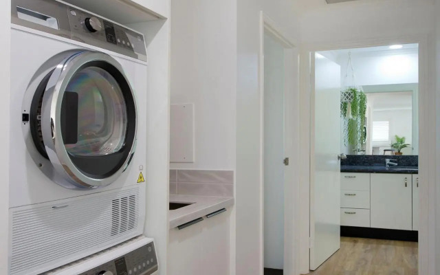 Outrigger Beach Resort 33 James Street 8