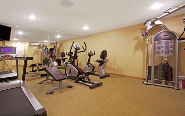 Howard Johnson by Wyndham Bronx