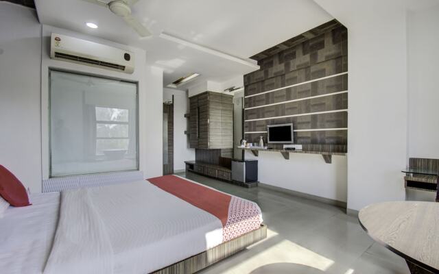 OYO 1000 Hotel Admiral Suites