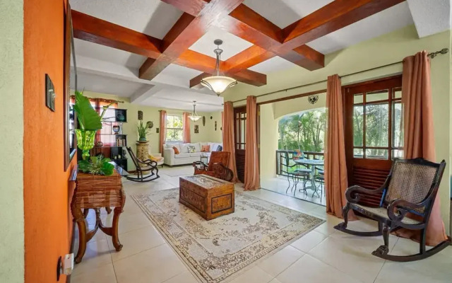 Serenity Villa - 4bd by Zenbreak