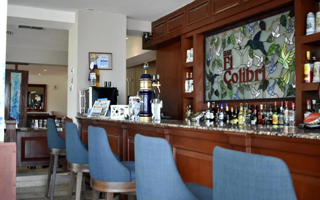 Astur Hotel y Suites