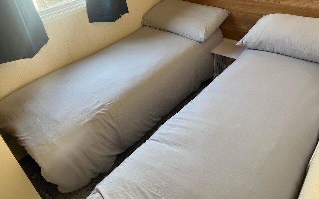 3 Bed 8 Berth Caravan With Decking Free Wifi