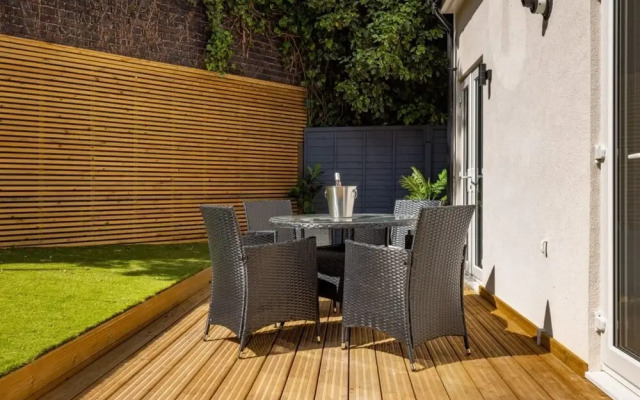 The Battersea Loft - Trendy 3bdr Flat With Patio, London