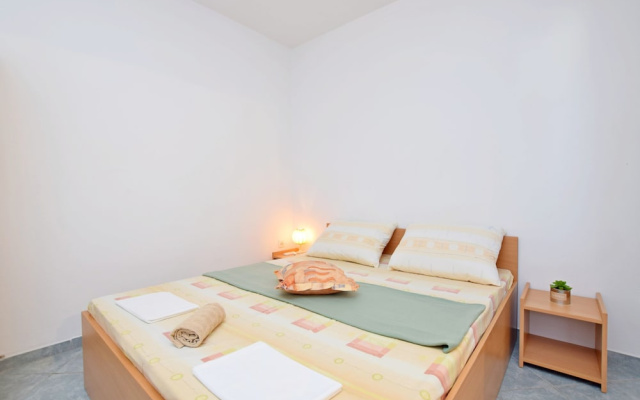 Apartment and Rooms Mila