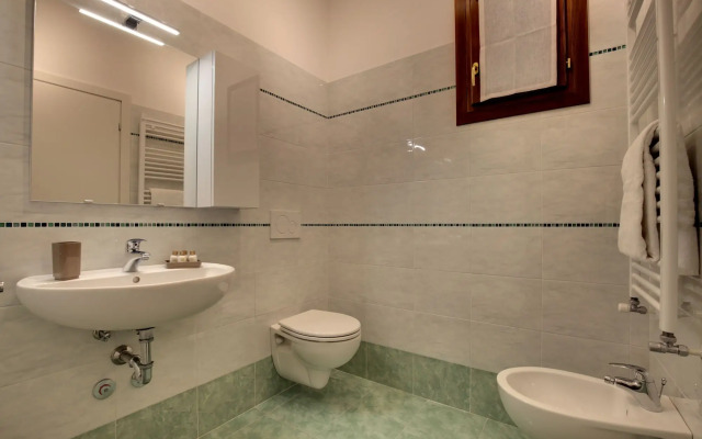 Accademia Opera Deluxe