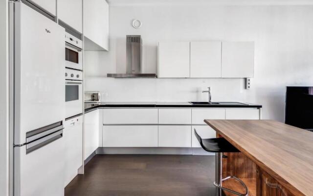 WeHost Top floor Transformable 2BR 8min to Centrum