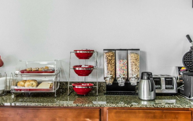 Econo Lodge Inn & Suites Enterprise