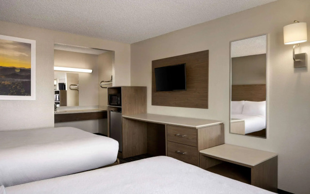 Days Inn by Wyndham Fresno South