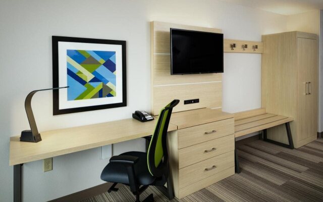 Holiday Inn Express & Suites Medford by IHG