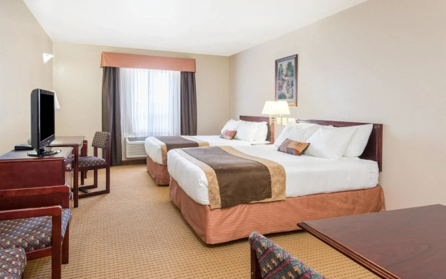 Ramada by Wyndham Lloydminster