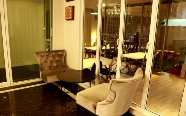 Solis Residence