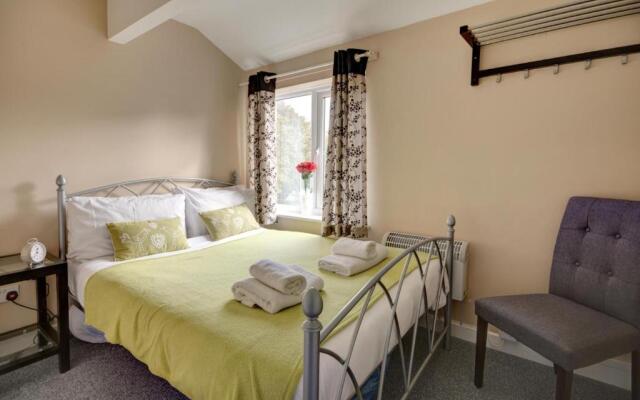 Walkers Court By Treetop Property