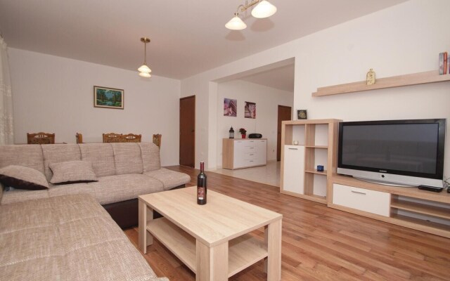 Beautiful Home in Korcula With Wifi and 4 Bedrooms