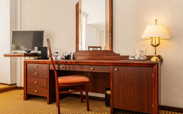 Aro Palace Hotel