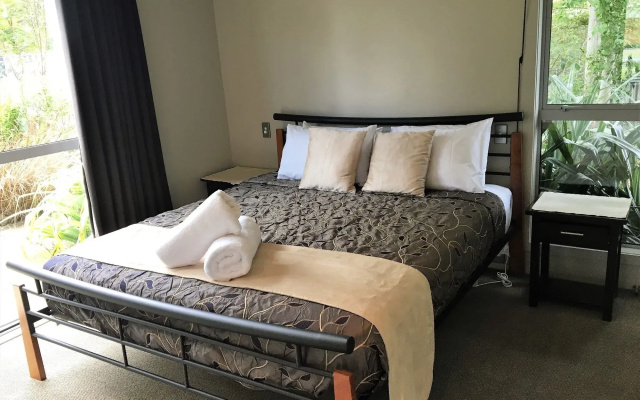 Fiordland Lakeview Motel and Apartments