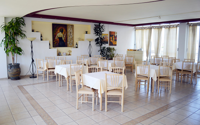 Alexandros Hotel