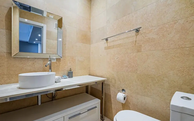w Prestigious 1BR w Fantastic Balcony in YOO