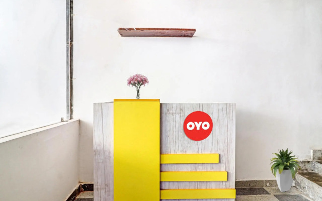 OYO 70047 Hotel Night Eye