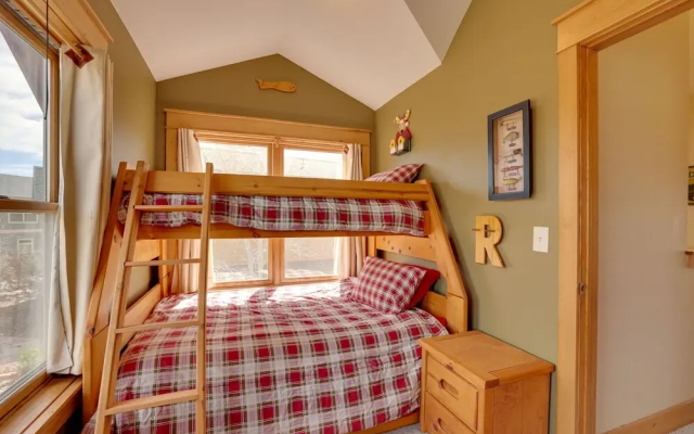 Granby Riverfront Cabin w/ Deck & Mountain View!