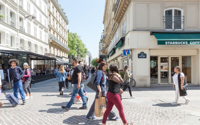 Luxury 3 Bedroom 2 Bathroom Loft - Louvre Museum