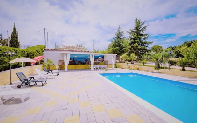Villa With 7 Bedrooms In Enna With Wonderful Lake View Private Pool Enclosed Garden