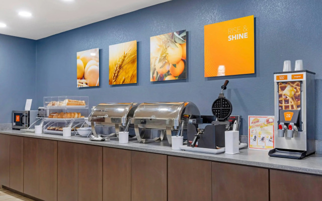 Comfort Suites near Birkdale Village- Huntersville