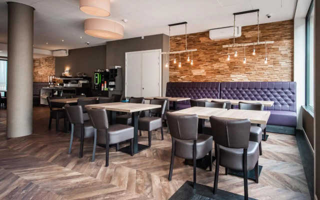 Melrose Hotel