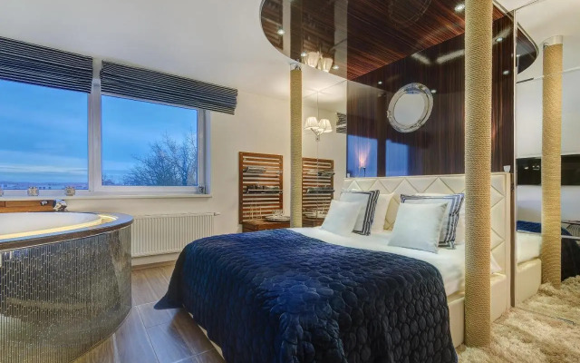 June street Spa apartments