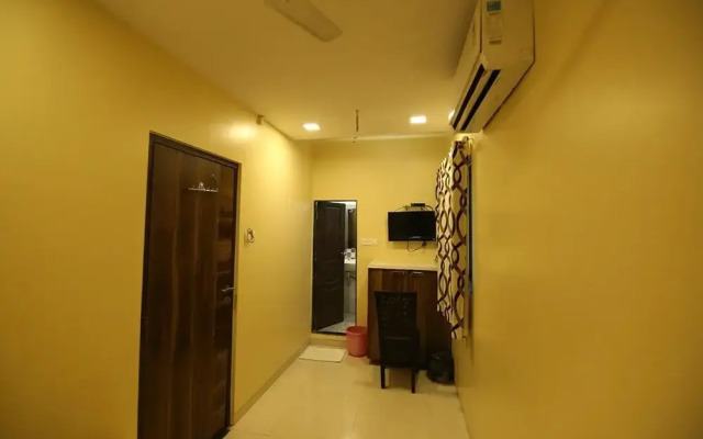 OYO 5352 Hotel Airport Metro