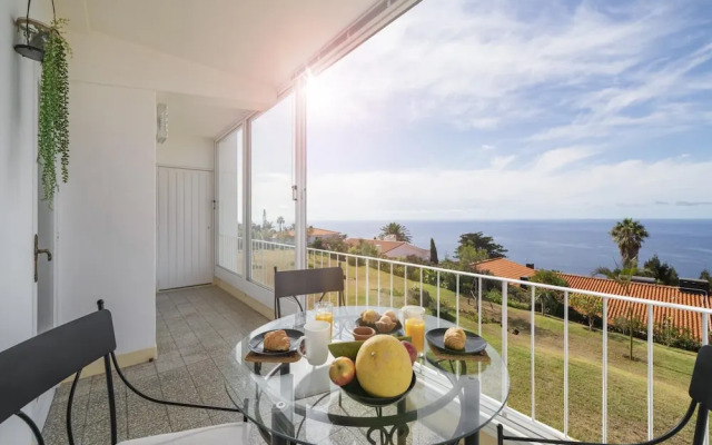 The Sunny Apartment by Atlantic Holiday