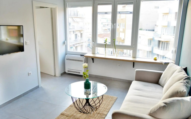 Bella Suite in the heart of the City Center, Parking