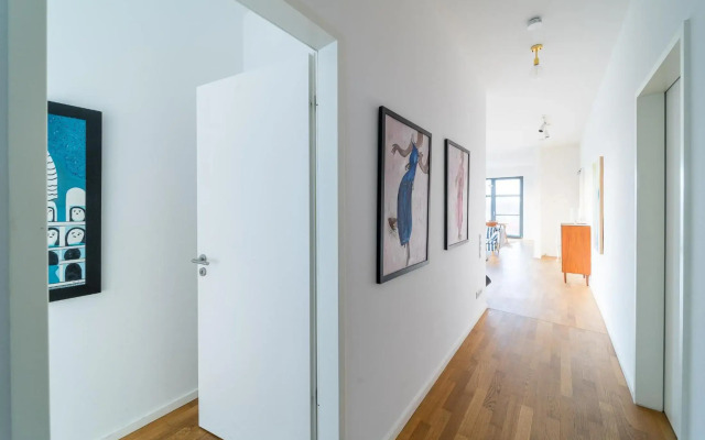 2 Bedroom Mauerpark-Apartment, Berlin Mitte View calendar